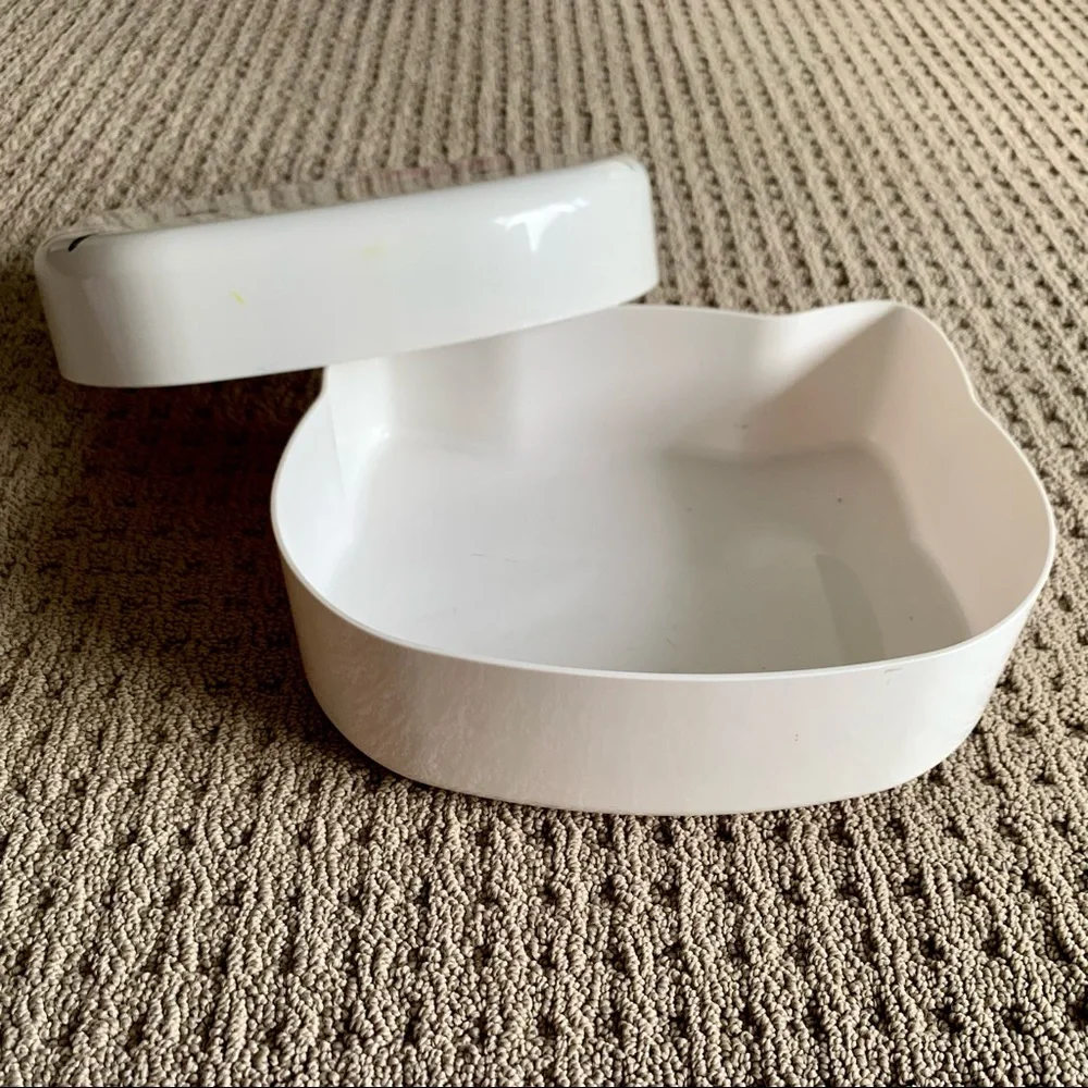 Hello Kitty Container - Picture 4 of 4